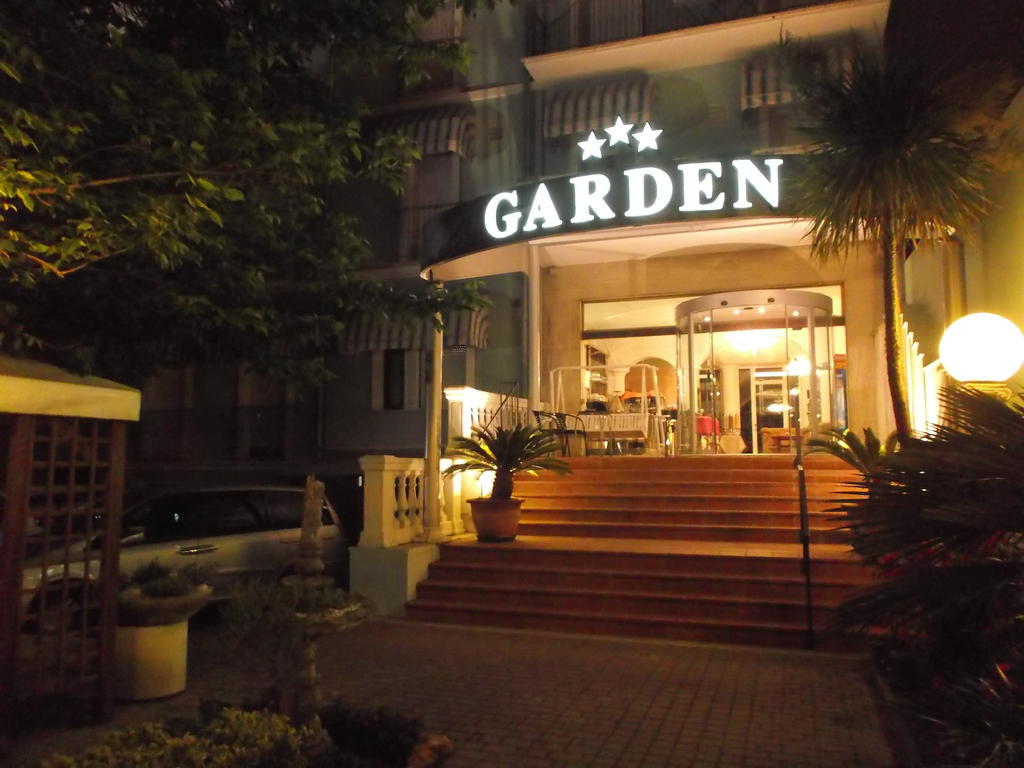 Hotel Garden Cattolica Exterior foto